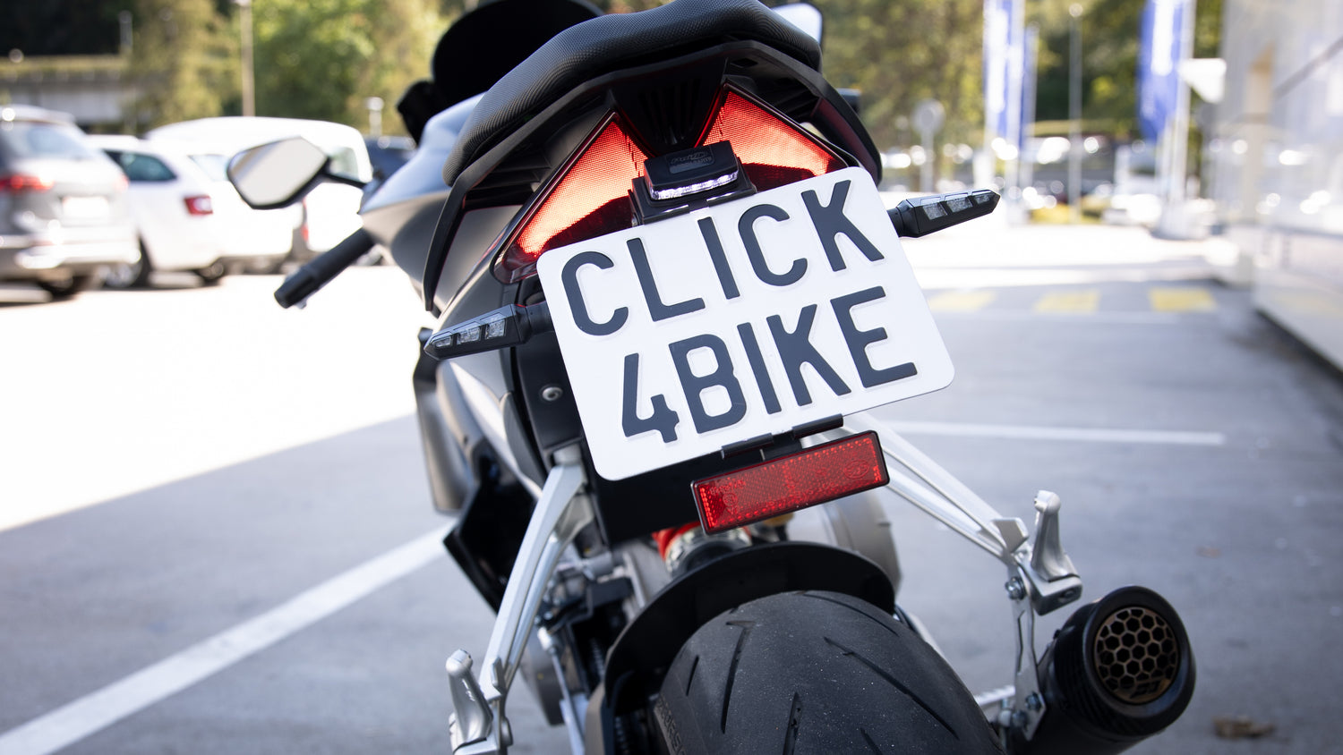 Die wichtigsten Eigenschaften, die ein Motorrad-Kennzeichenhalter haben sollte. - 21CARS